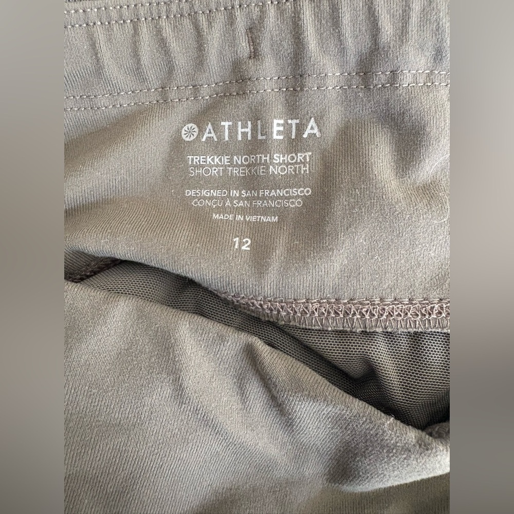 Athleta Trekkie North Short in Mountain Olive - Size 12 - Picture 9 of 9
